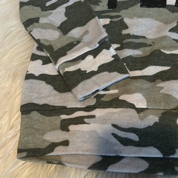 NWOT, Chaser, Boys, Camo “peace“ crewneck pullover, banded wrists/waist - Picture 5 of 5